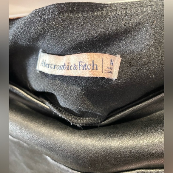 Abercrombie & Fitch Black High Rise Faux Leather Leggings size Medium - Picture 5 of 5